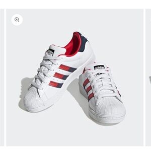 EUC Superstar J Adidas Sneakers w/ Red & Blue Stripe. Big Kid 5.5 fit 7.5 women.